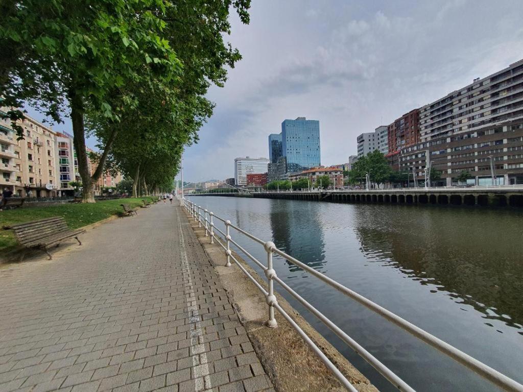 Pension Guggenheim Riverview Hbi01297 Bilbao Extérieur photo